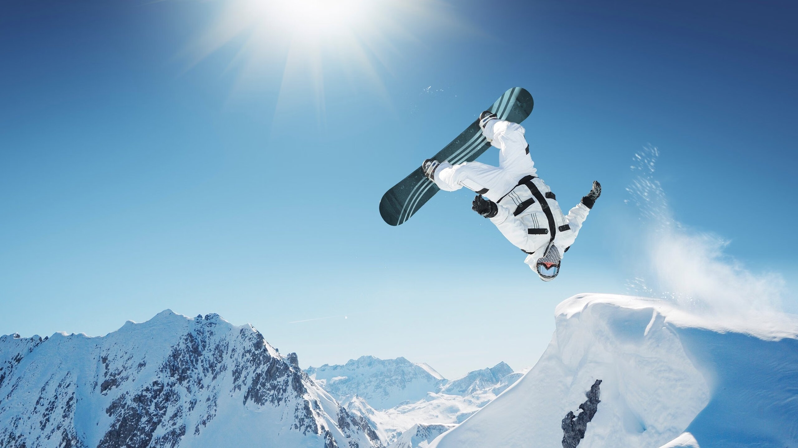 新西兰全黑队的防守精确而迅速，给对方施加巨大的压力，新西兰队长